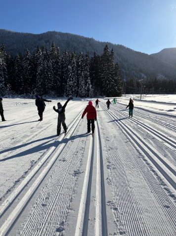 A group of people skiing in the snow</p>
<p>Description automatically generated
